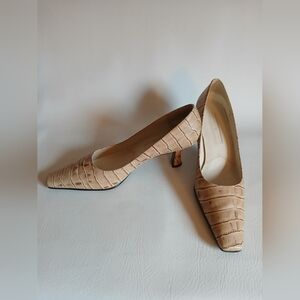 Bandolino Beige Croc-Patterned Heels Sz9M Heel Height 2 1/2 Inches
